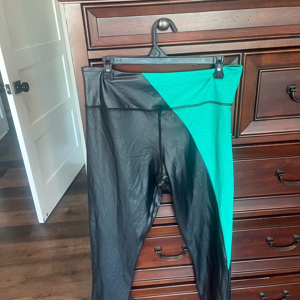 Zyia Jade River Stone Light N Tight Leggings